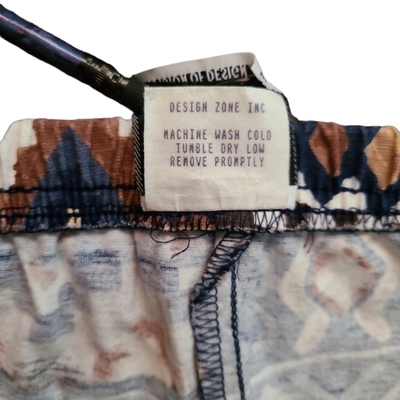 VTG Vintage Southwestern Aztec Tribal Stretch Shorts Fun Art by Lori B - Picture 5 of 9